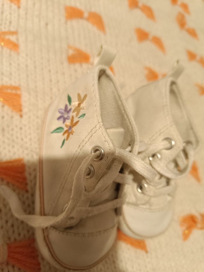 Petites baskets bébé fleuries – 6/9 mois - photo numéro 3
