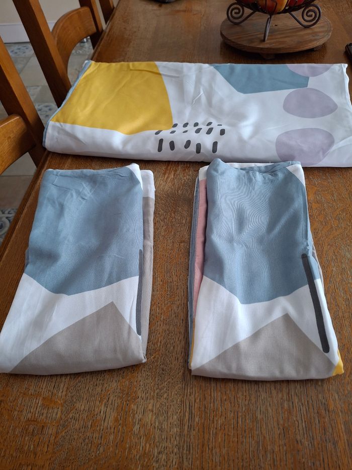 Housse de couette et 2  taies oreillers tissaia