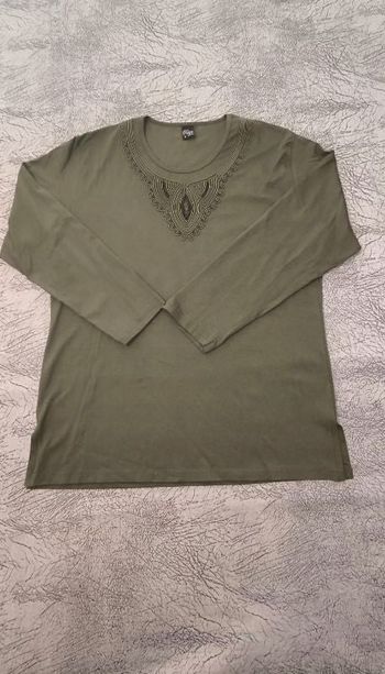 Beau t-shirt manches longues T 38 Jamais porté  Couleur kaki avec broderie au col  #dilo2103femme38