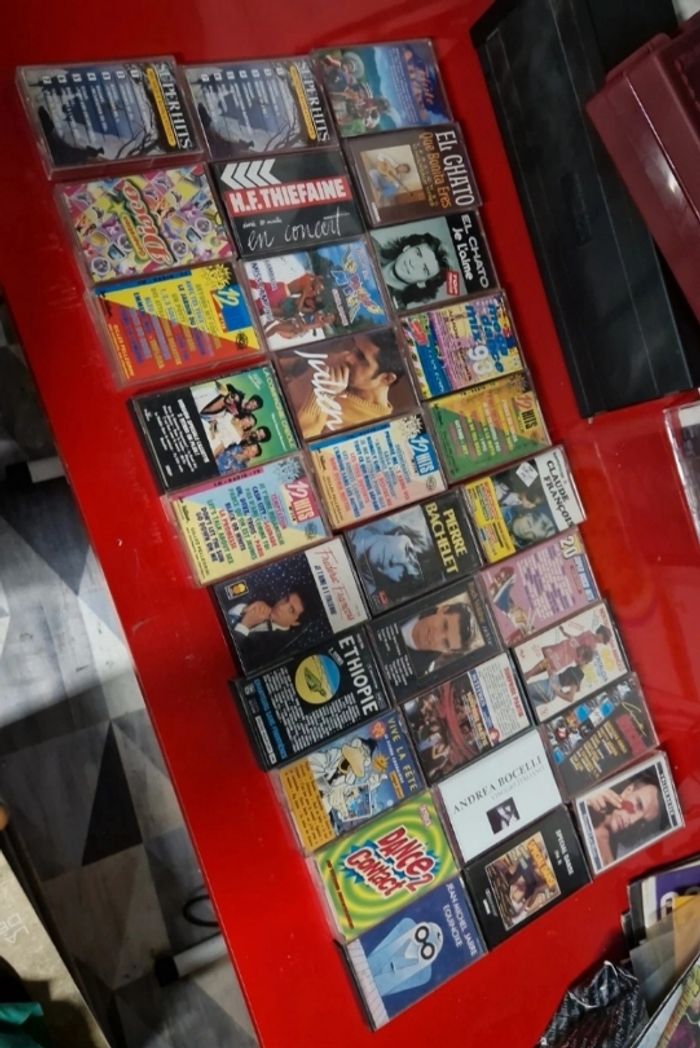 Lot de 30 cassettes audio variétés française et internationale