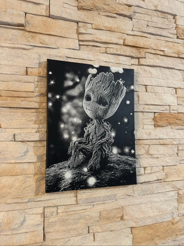 Tableau Baby Groot en toile 30x40cm – déco geek et mignonne - photo numéro 5