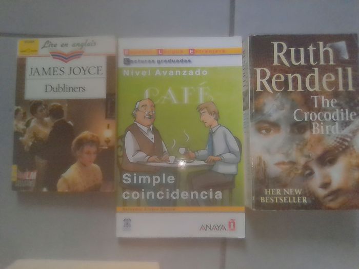 Livres en anglais, allemand, espagnol et italien. - photo numéro 2