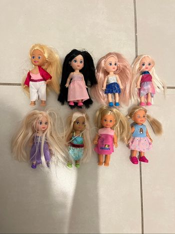 Lot de 8 mini barbies