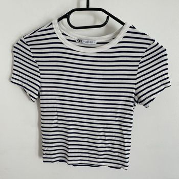 Crop top rayé bleu et blanc