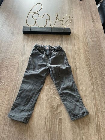 Très jolie pantalon gris à pois taille 24 mois kiabi
