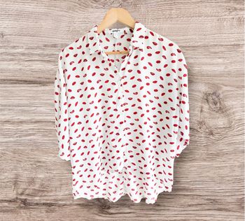 Chemise manches 3/4 blanc à motifs lèvres rouge Jennyfer taille 36 S