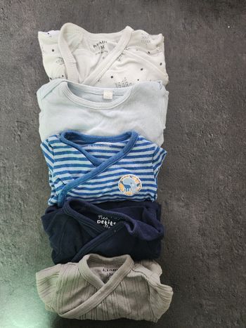 Lot bodies ML 1 mois