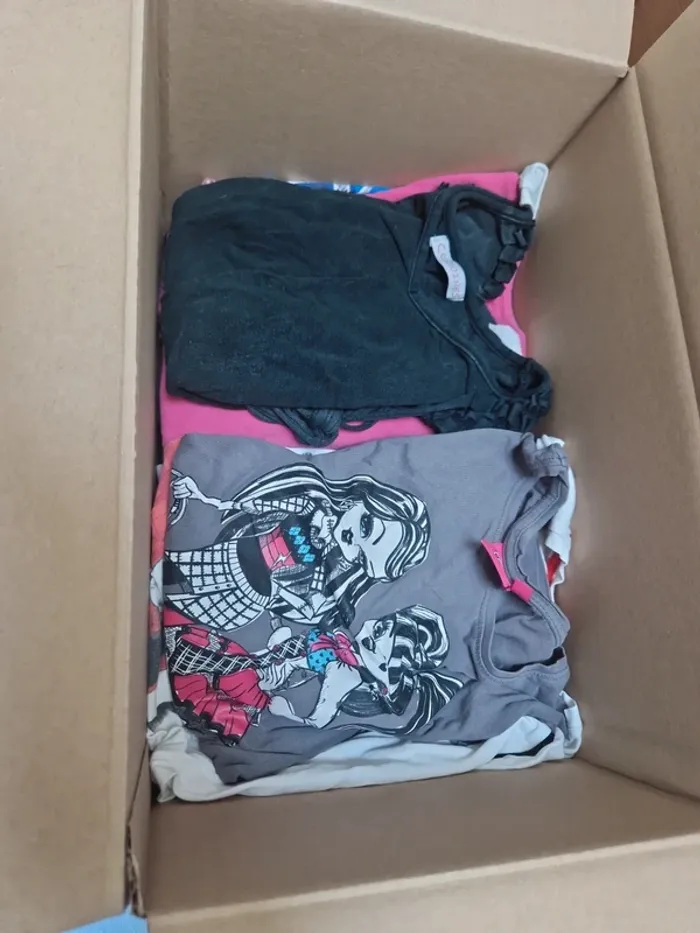 Lot de 24 T-shirts - toutes marques - taille 12 ans - photo numéro 3