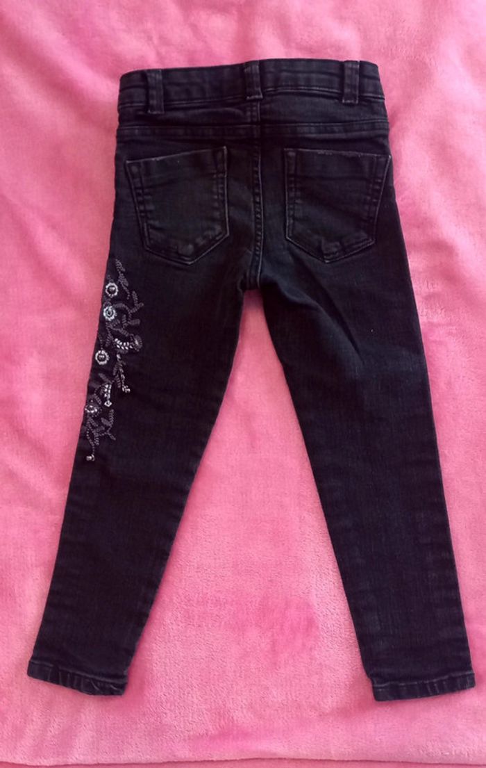 Pantalon Kiabi taille 3 ans en très bon état - photo numéro 4
