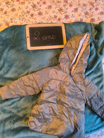 Manteau mi-saison taille 2 ans en très bon état