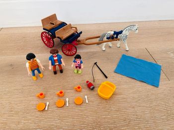 Playmobil Country Calèche avec cheval, parents et enfants, accessoires
