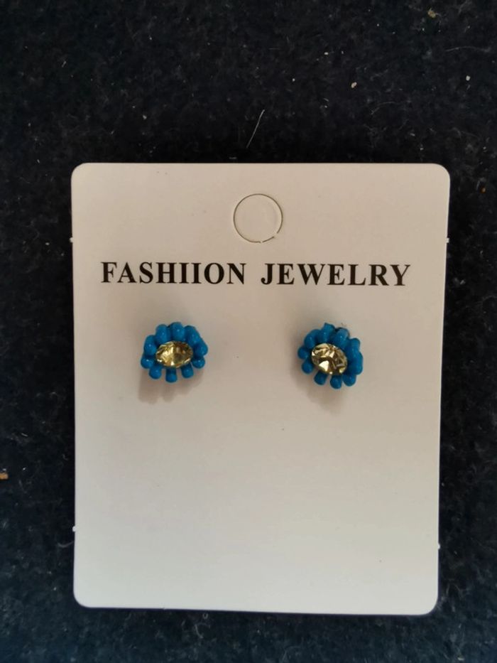 Puces d'oreilles fleurs à strass