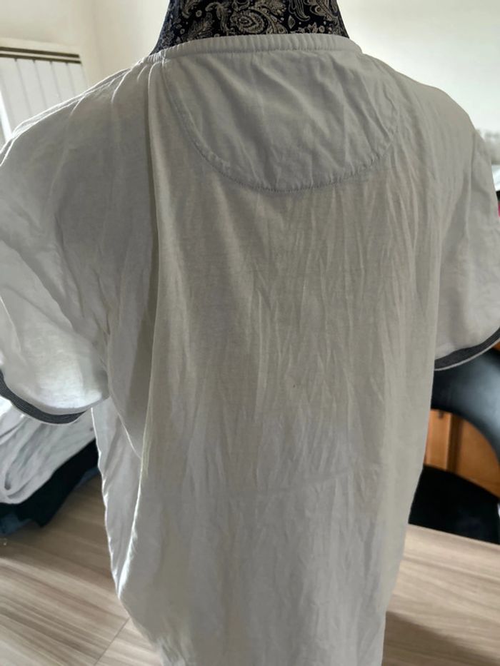 T-shirt devred motif au col - photo numéro 2