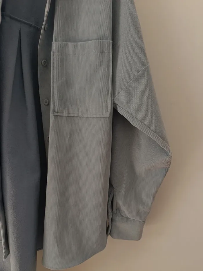 Chemise Bershka bleu ciel en velours - photo numéro 6