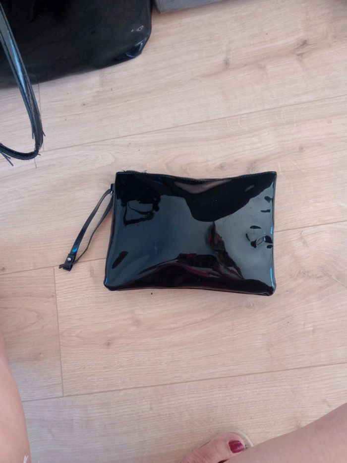 Sac fourre-tout noir brillant avec pochette assortiec83 - photo numéro 8