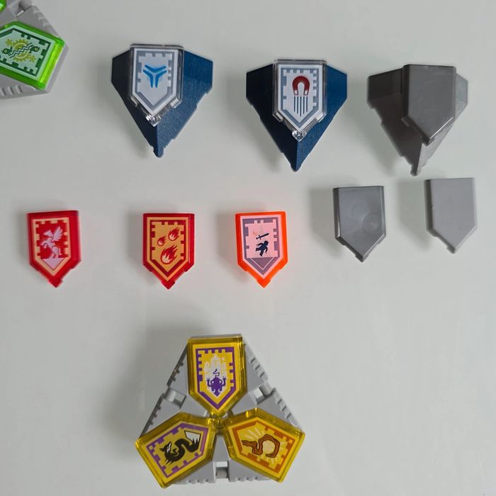 Lego Nexo Knight 15 boucliers + personnage - photo numéro 4