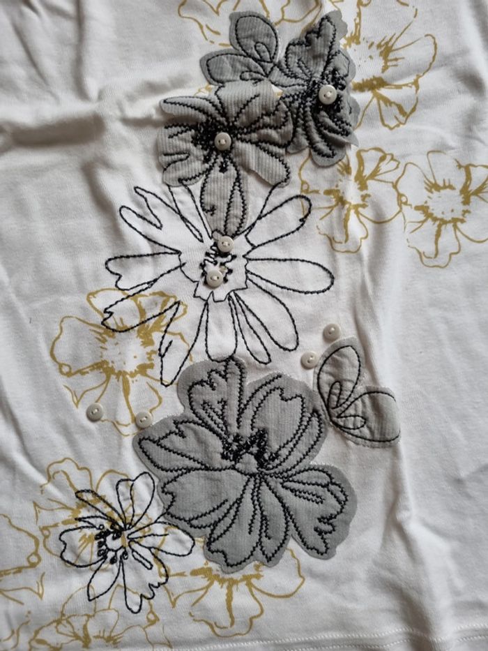 Lot shorts et 2 tee shirts - photo numéro 6