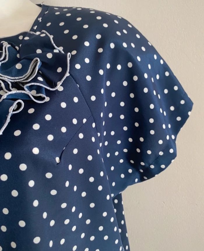 Joli haut à pois et froufrous - photo numéro 4