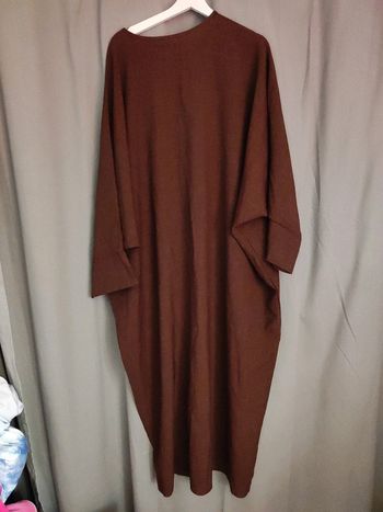 Très grand et longue robe marron