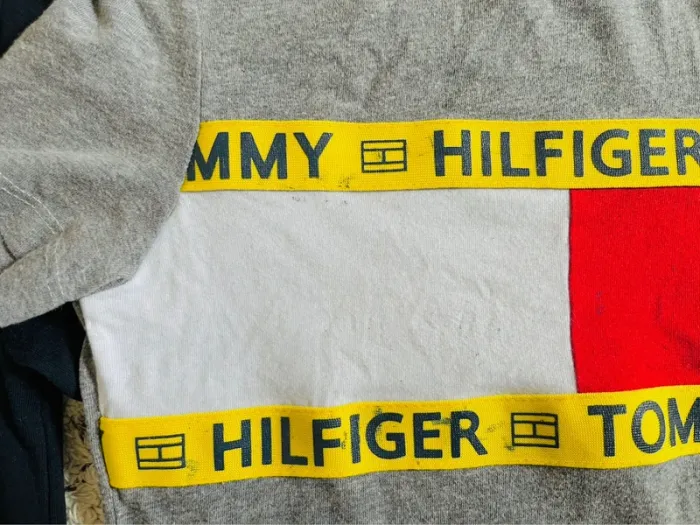 Lot trois hauts tommy Hilfiger 7 ans - photo numéro 3