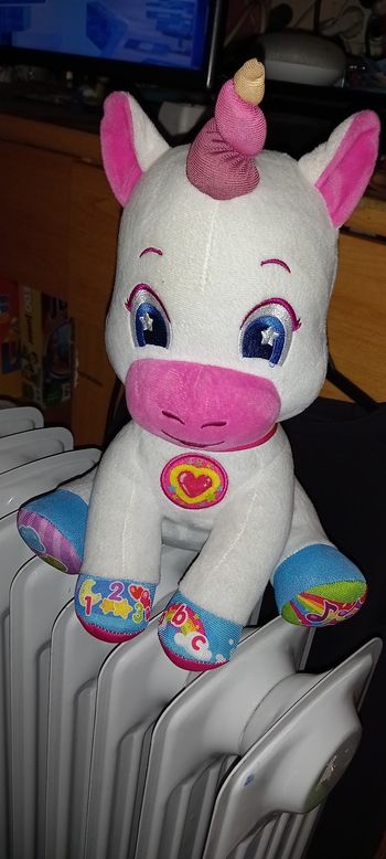 Ma baby licorne interactive de clementoni
