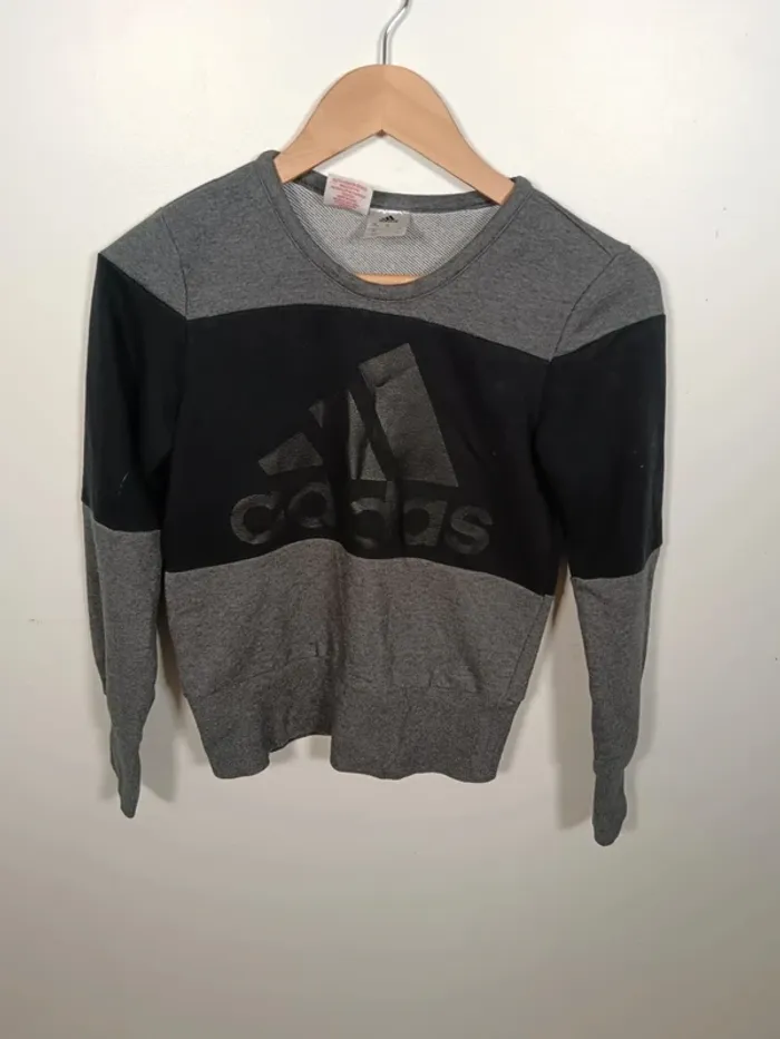 C13 sweat gris/noir Adidas 11-12 ans