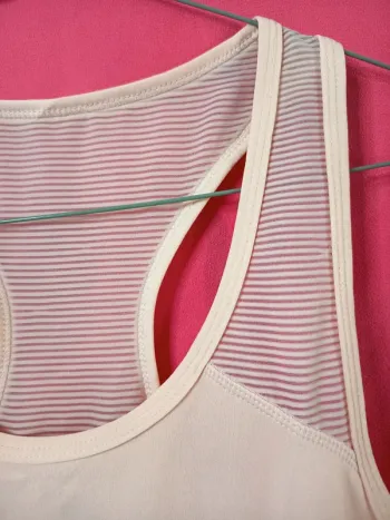 Haut de sport femme rose saumon. Marque ElevenParis (A307)