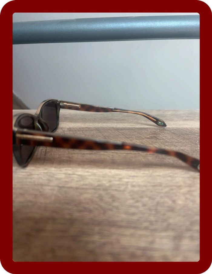 Lunette de soleil Givenchy verre carré année 2000 noir et doré - photo numéro 3