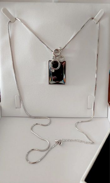 Très beau collier argenté Marque 7 Ounces