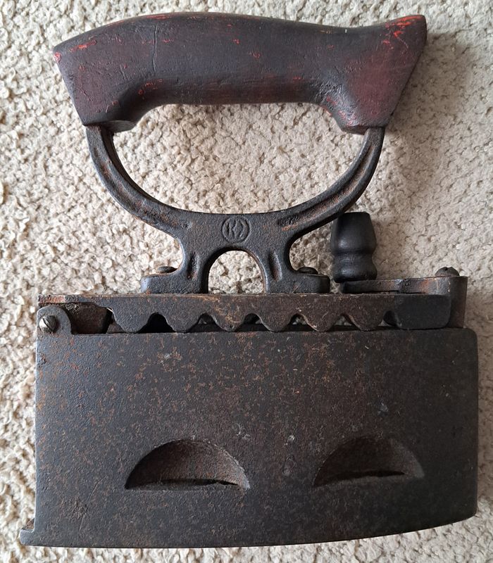Ancien fer en fonte - made in Holland - photo numéro 2
