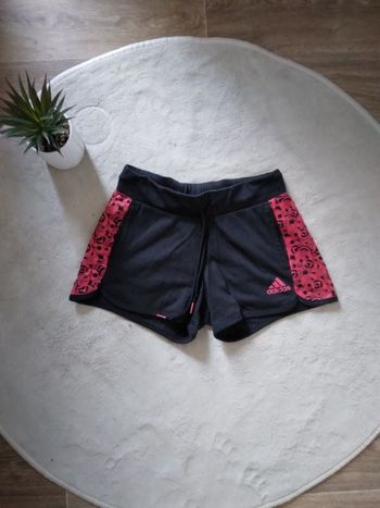 Short Adidas noir et rose