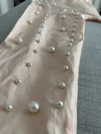 Chemise oversized avec perles blanches