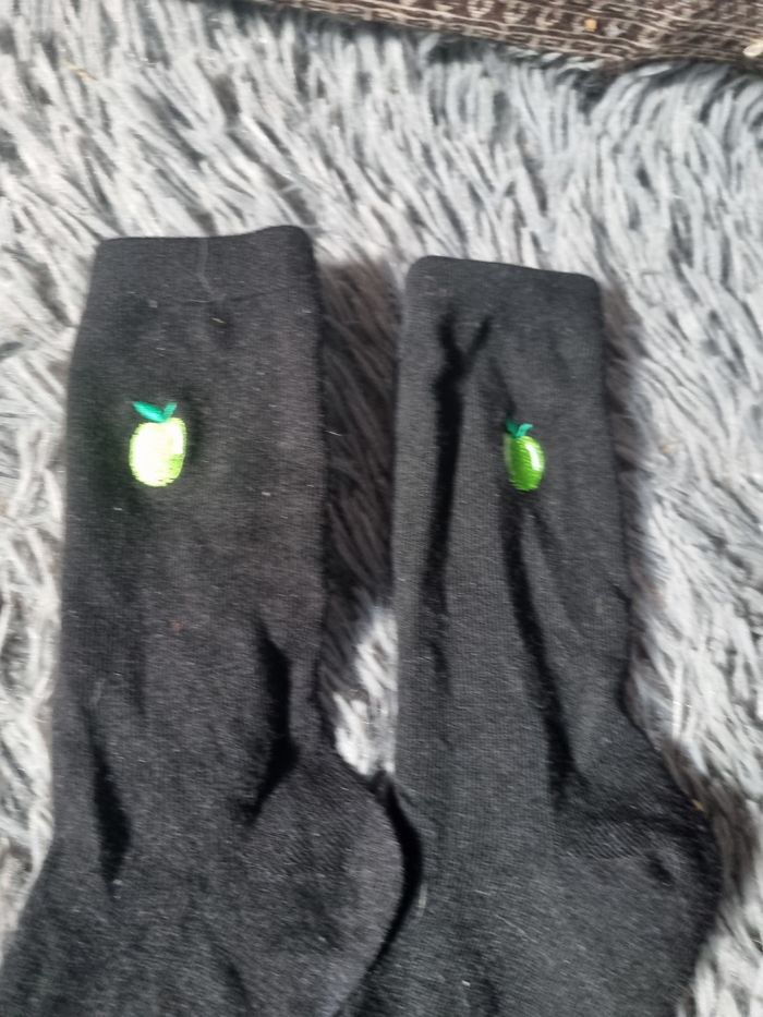 Une paire de chaussette noir 35-38 - photo numéro 3
