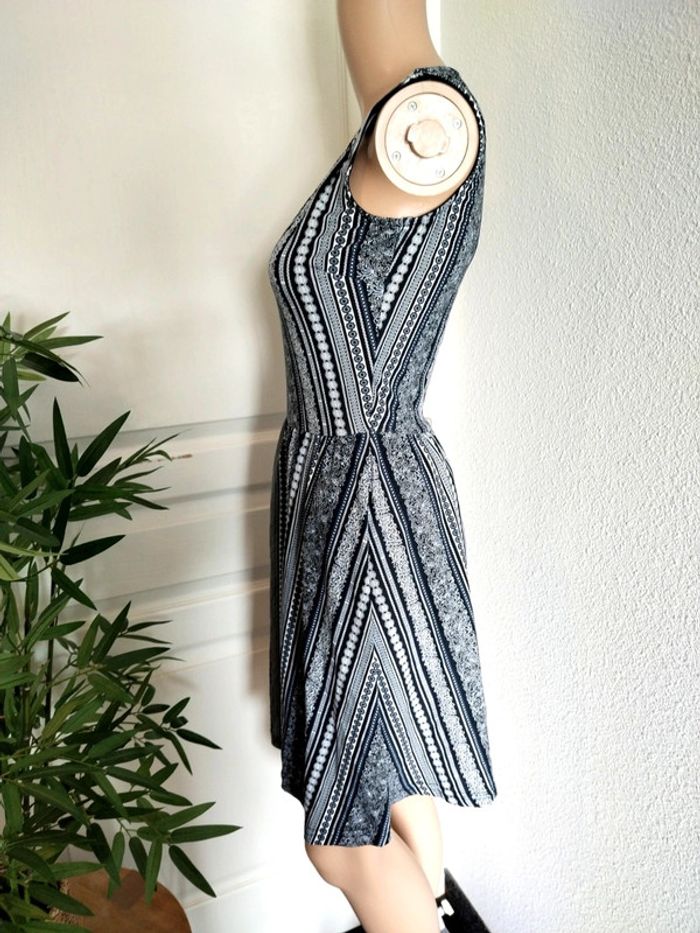 Robe Esmera taille S très bon état - photo numéro 2