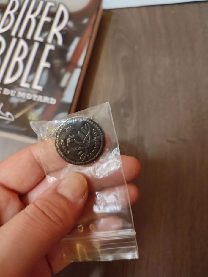 La bible du motard biker biker bible et badge - photo numéro 2