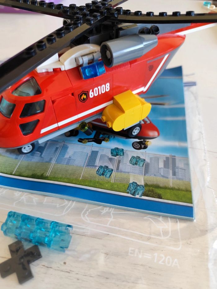 Lot 4 set Lego City 60126, 60106, 60108, 60113. Pompier, police, voiture de course, hélicoptère - photo numéro 14