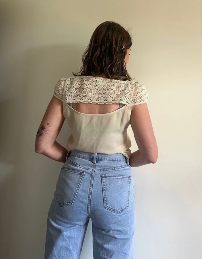 Blouse à dentelles - photo numéro 2