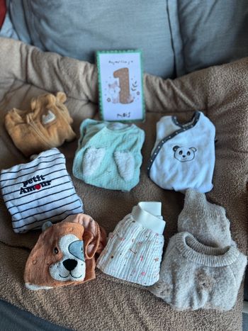 Lot 8 vêtements pyjamas bébé 