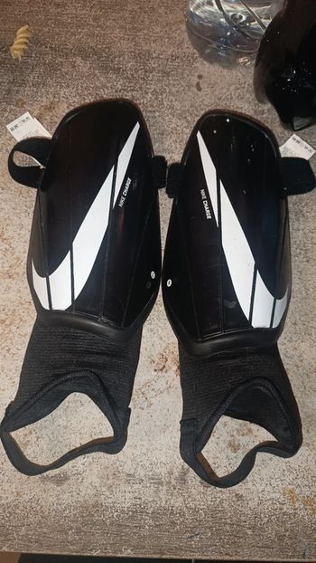 Protège tibia marque Nike taille S