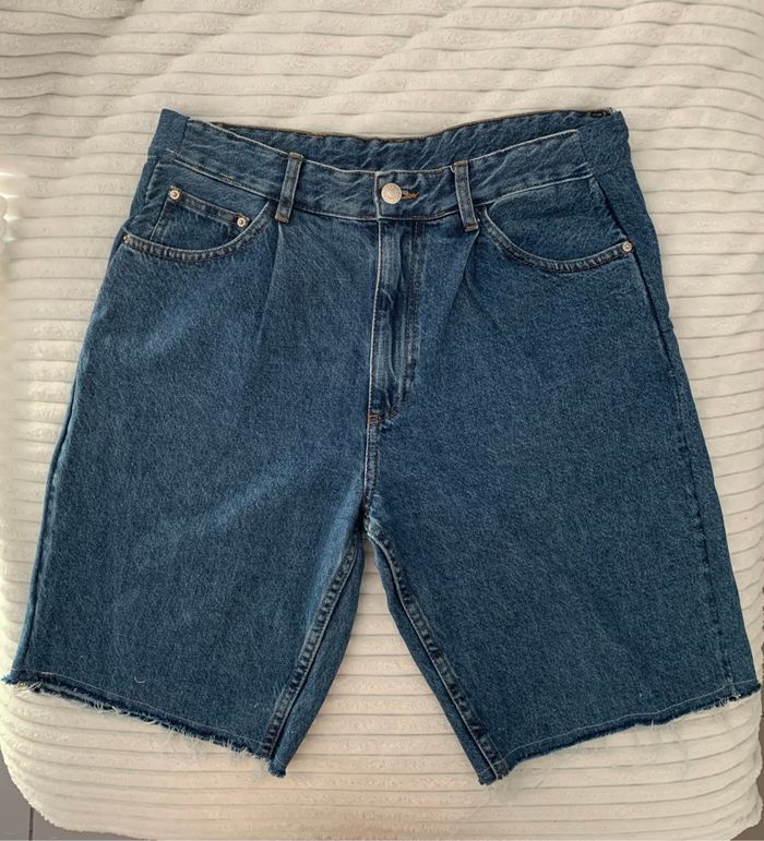 Short bleu large