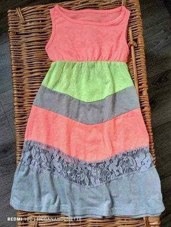👗 Robe coloré fille - Taille 3 ans - Très bon état