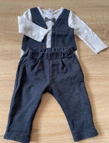 Ensemble 12 mois neuf