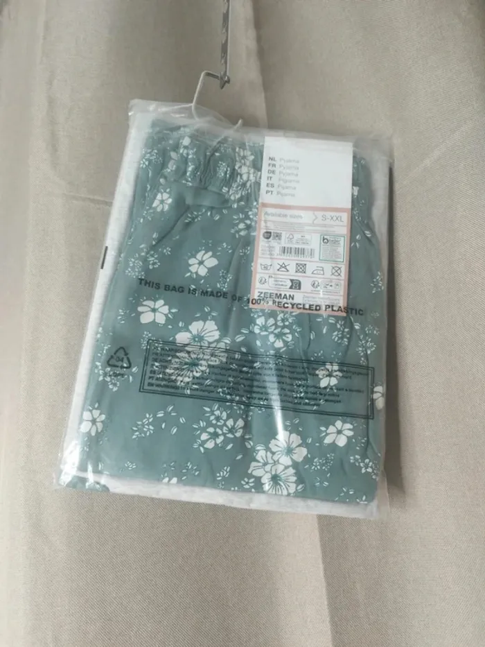 Pyjama deux pieces - photo numéro 3