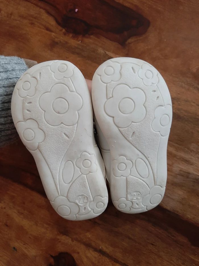 Chaussures à scratch taille 22 - photo numéro 2