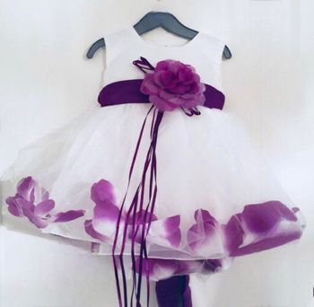 Robe de cérémonie blanche et violette 