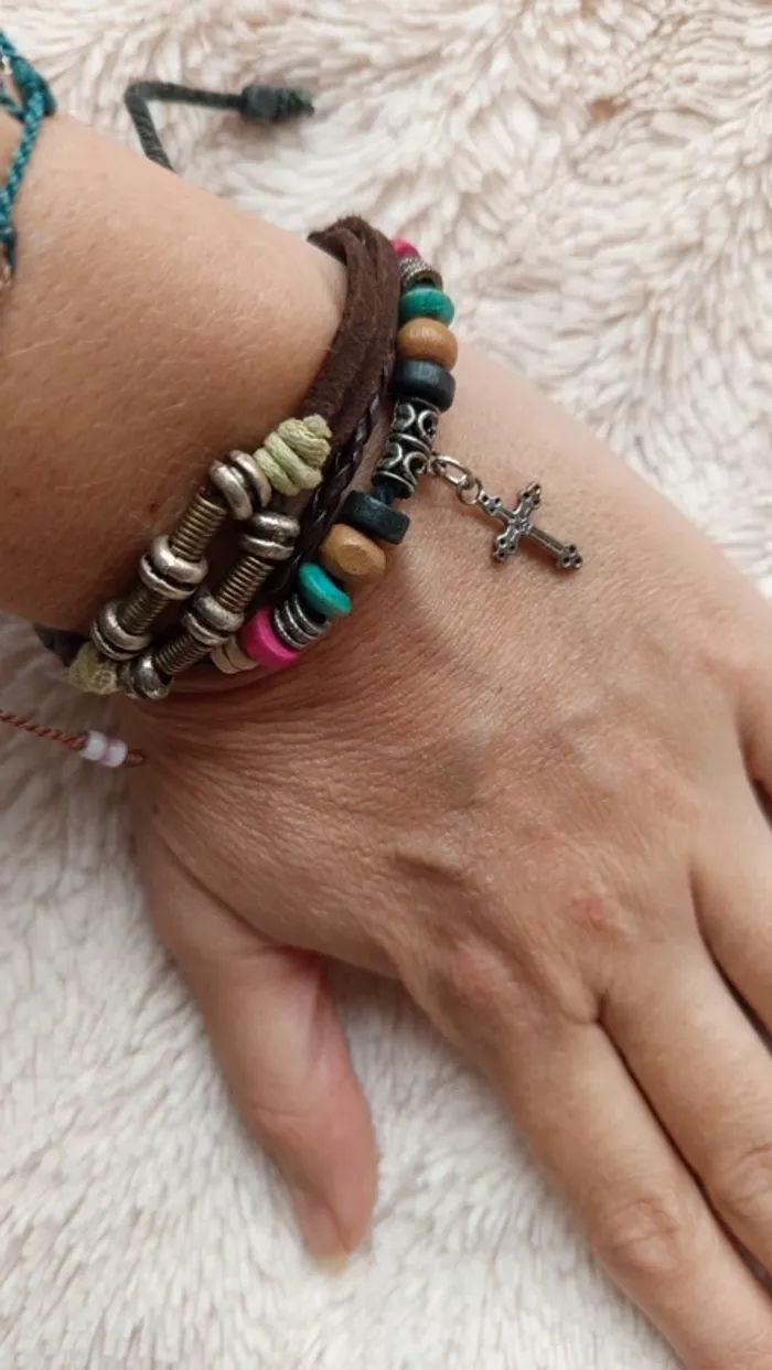 Bracelet avec crucifix - photo numéro 5