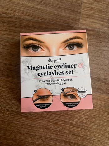 Faux cil magnétique