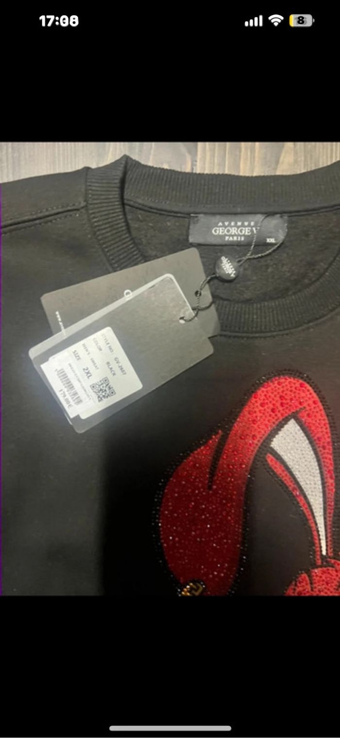 Sweat  Avenue George V Paris - photo numéro 2