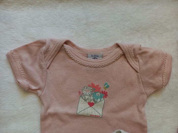 Lot de 4 bodies 3mois petit bateau manche courte - photo numéro 3