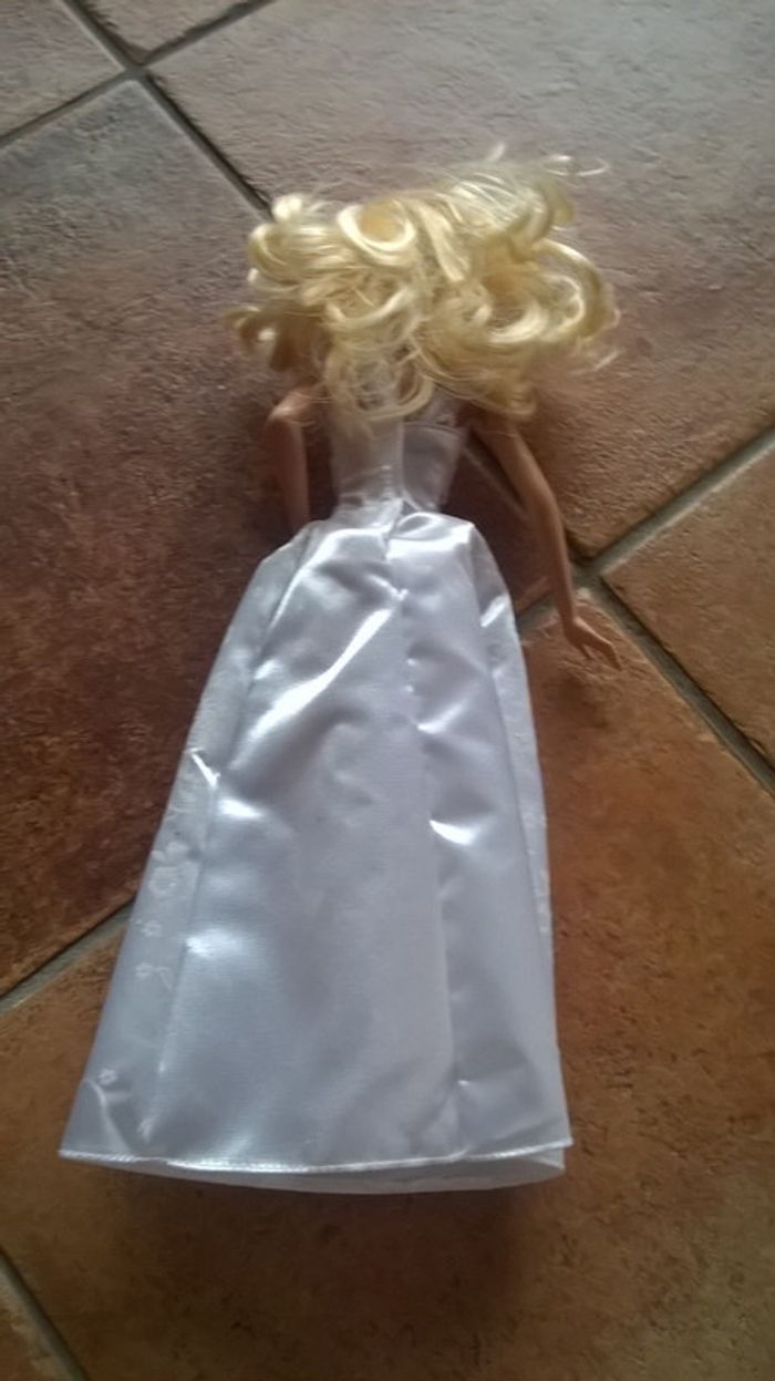 Barbie thème robe blanche 30 cm - photo numéro 3